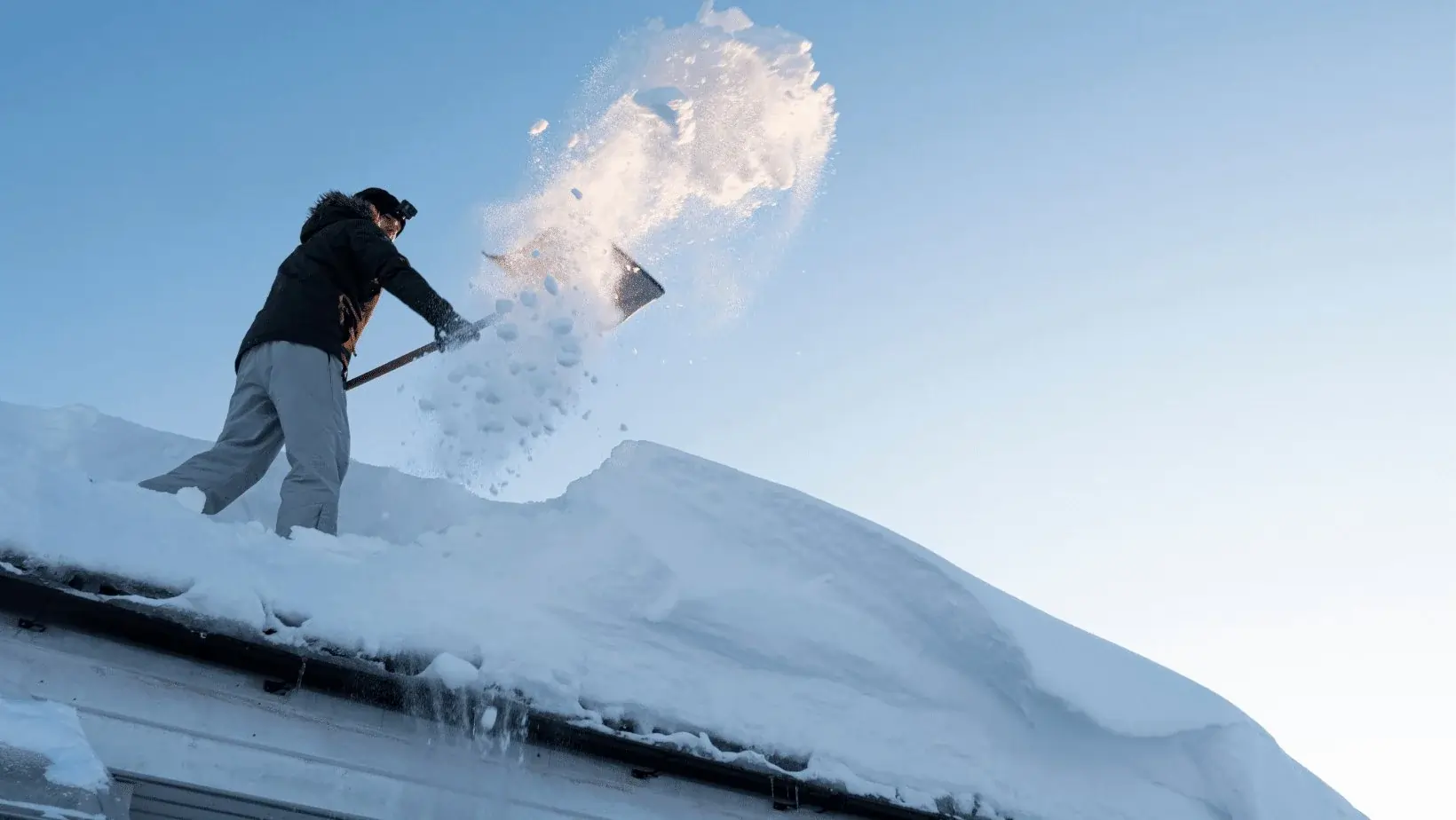 Snöskottning vid bostad i Umeå med fri gångväg och entré